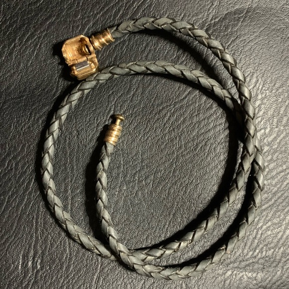 Pandora leather bracelet w/gold clasp - Picture 6 of 6